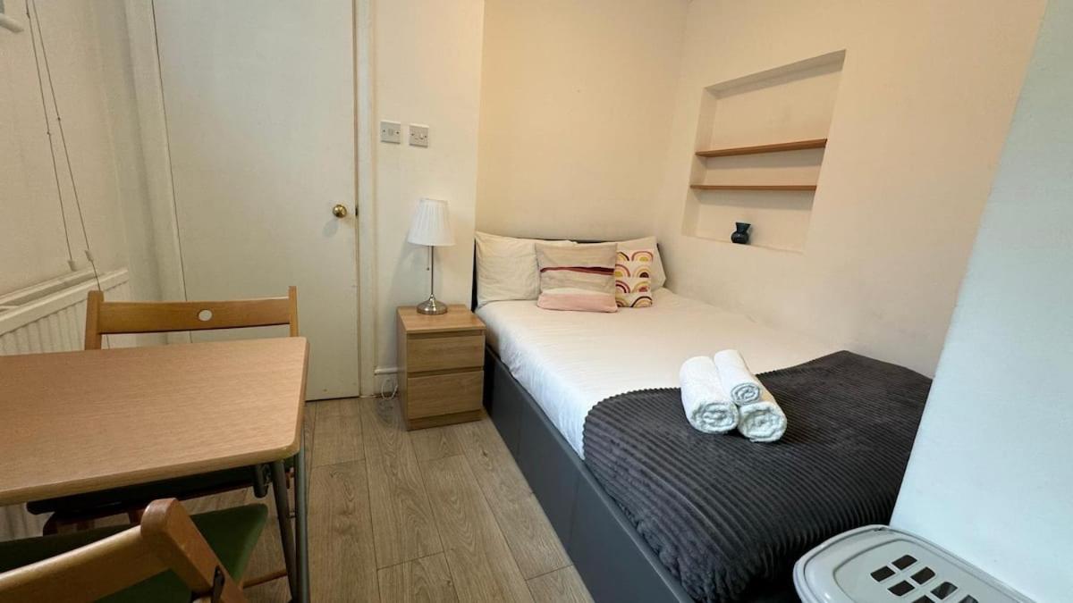 Economic room Sheperds Bush - hotel-like room