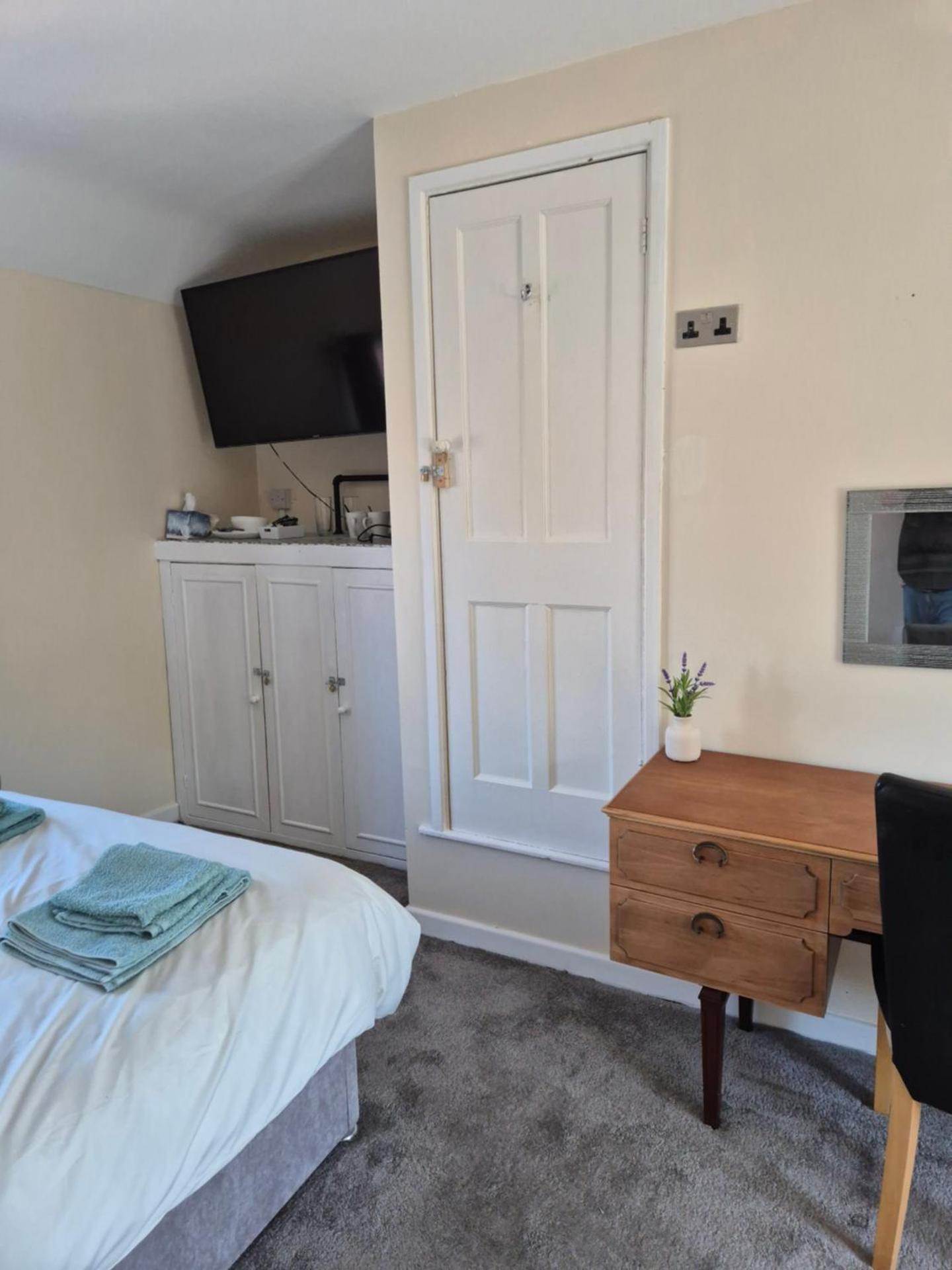 ACCOMADATION WREXHAM