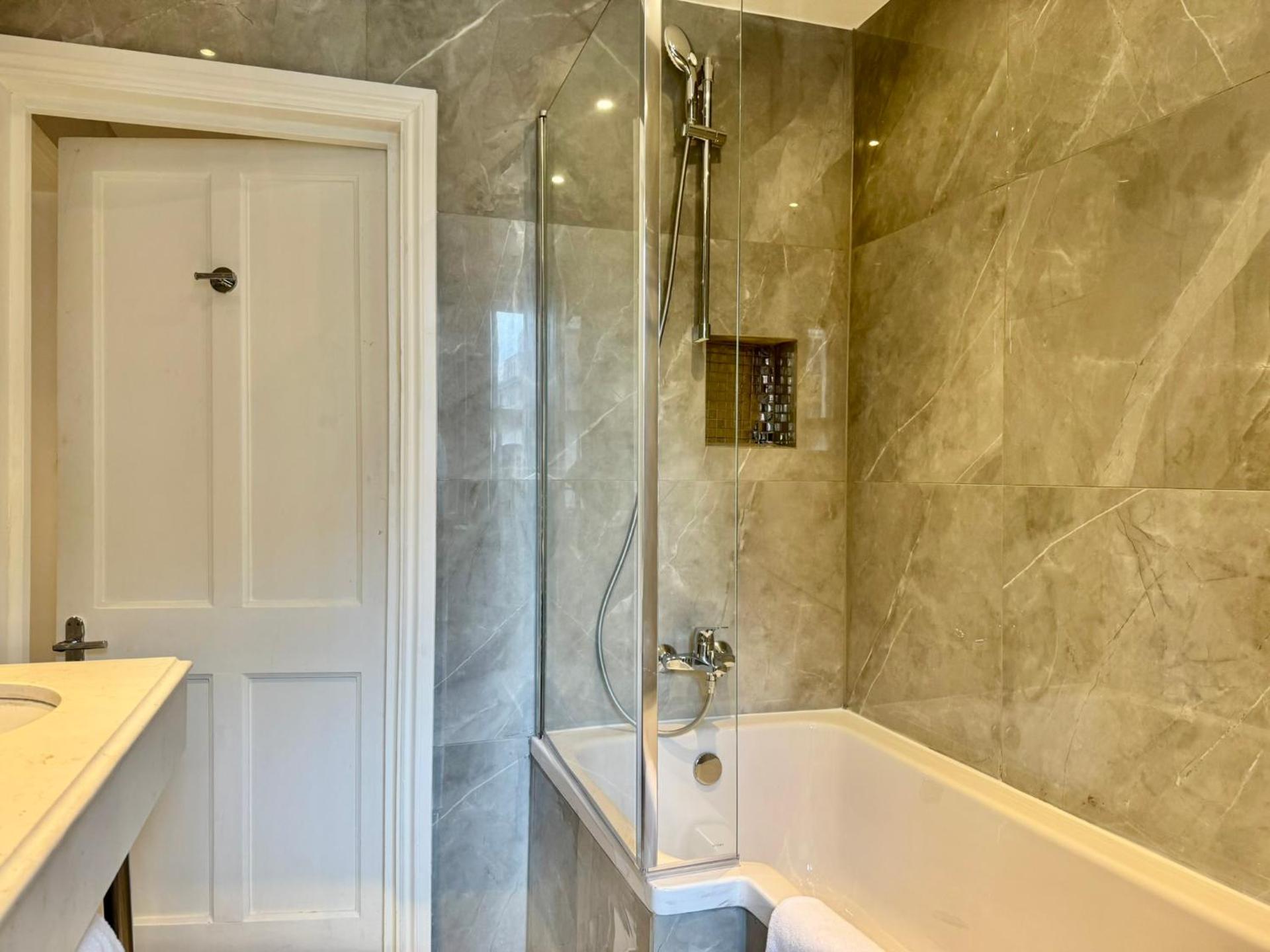 Three Bedroom Superior Apartment – 4th Floor