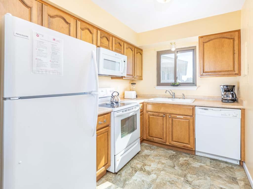 Lighthouse Point 11C