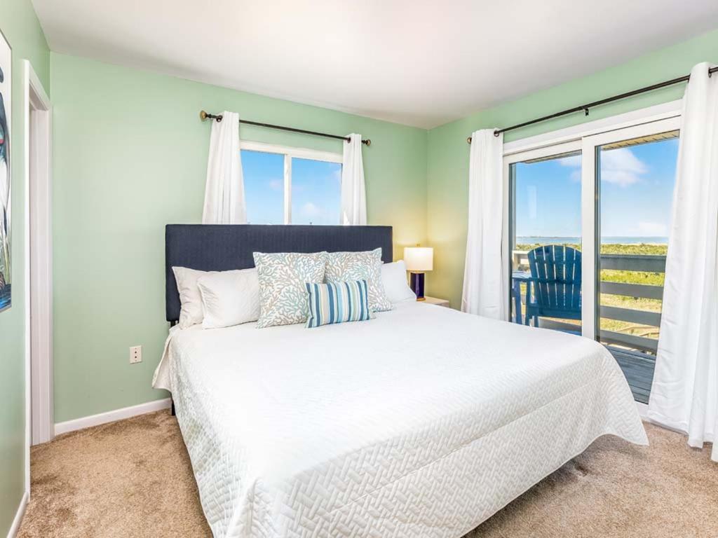 Lighthouse Point 11C