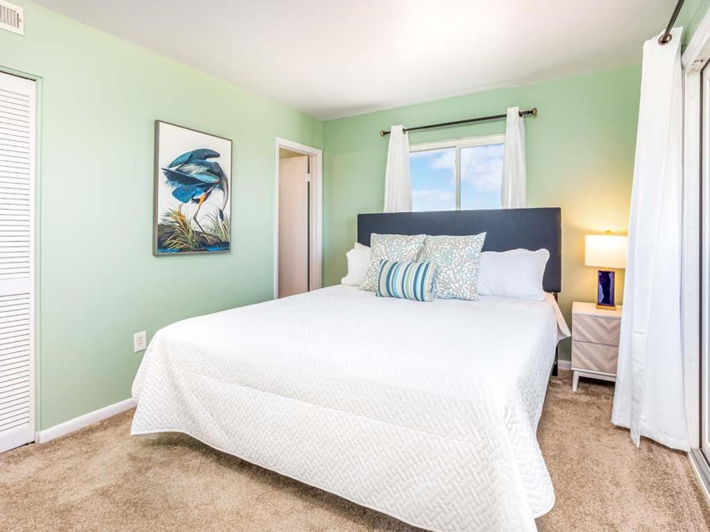 Lighthouse Point 11C