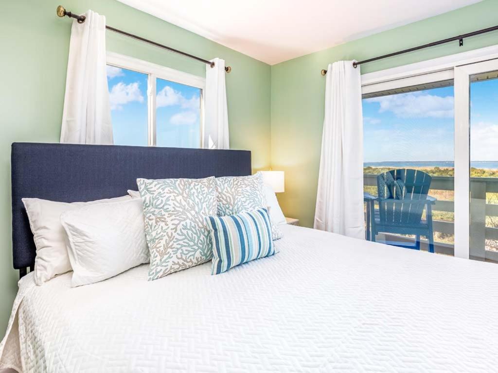 Lighthouse Point 11C