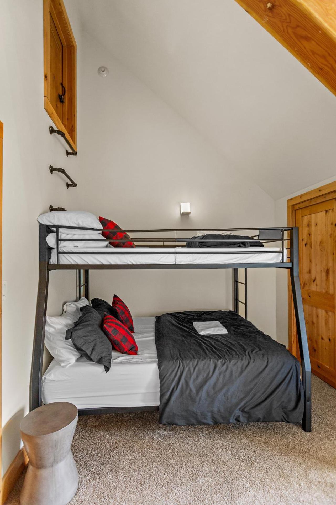 THE CLYDE - Your Cozy & Luxurious Mt Hood Retreat