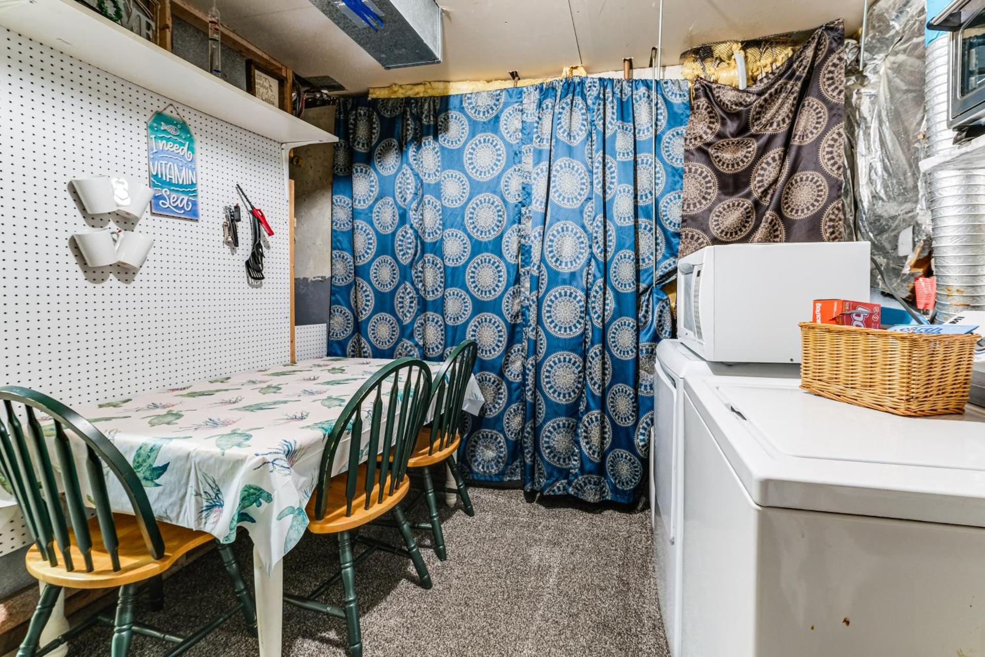 1 Mi to Boardwalk Convenient North Beach Apt!