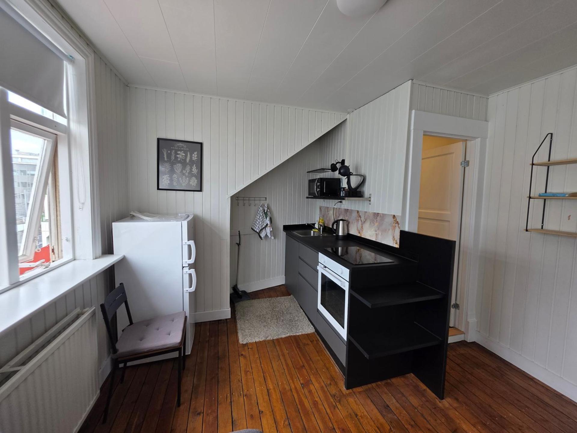 One-Bedroom Loft Apartment with One Queen Bed