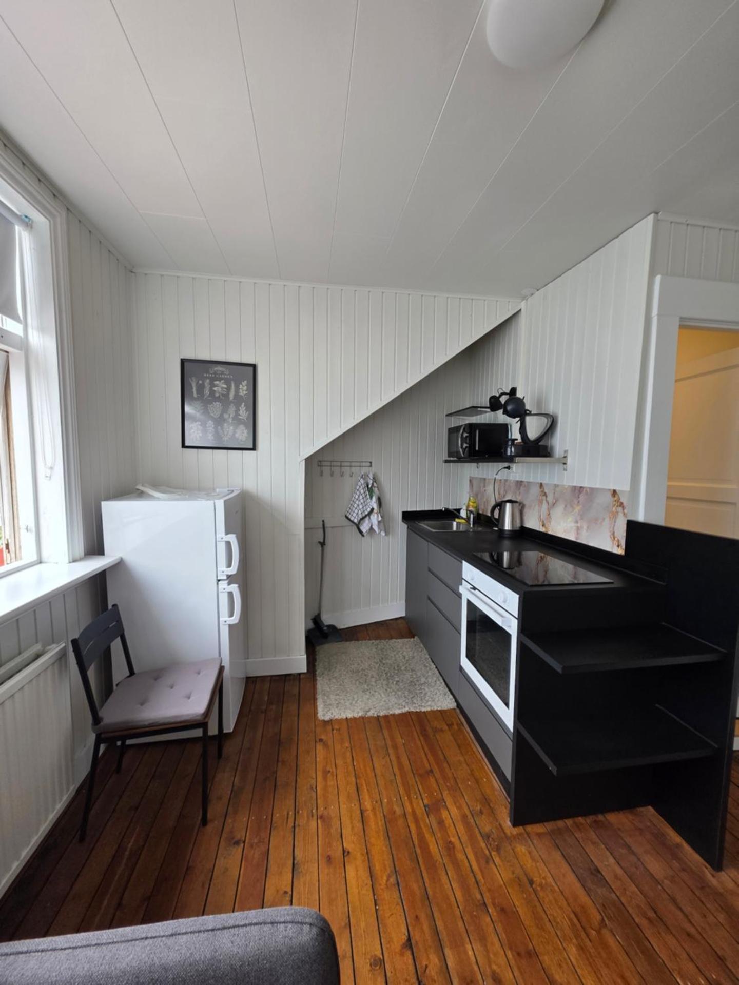 One-Bedroom Loft Apartment with One Queen Bed