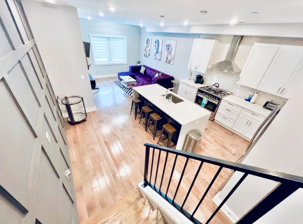 Upscale 3BDR Penthouse with Rooftop TV and Stunning Capitol and Monument Views Near Popular H Street Corridor Parking Included Free Cancellation