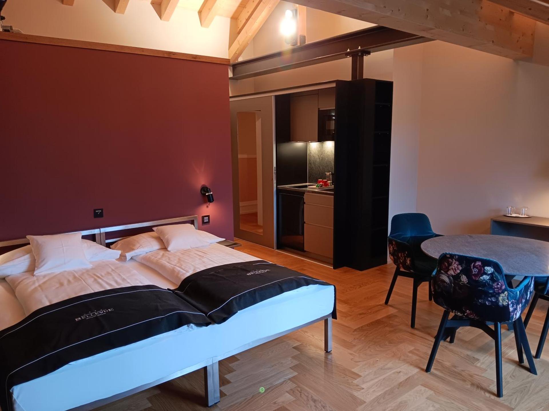 Photo of the whole room