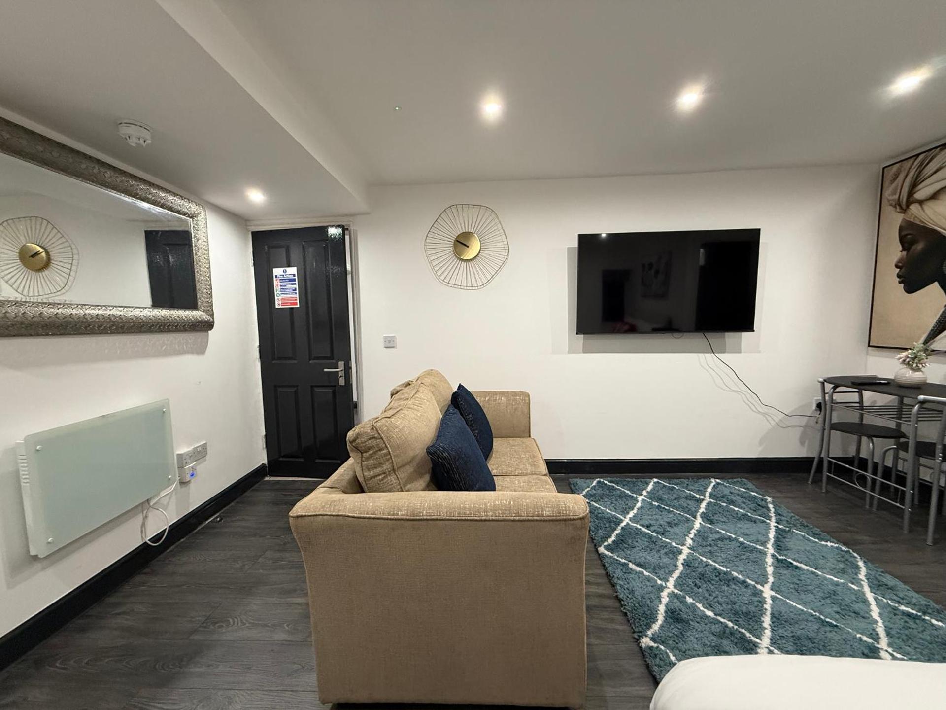 Snuggle Cove Apartments- Walton Road