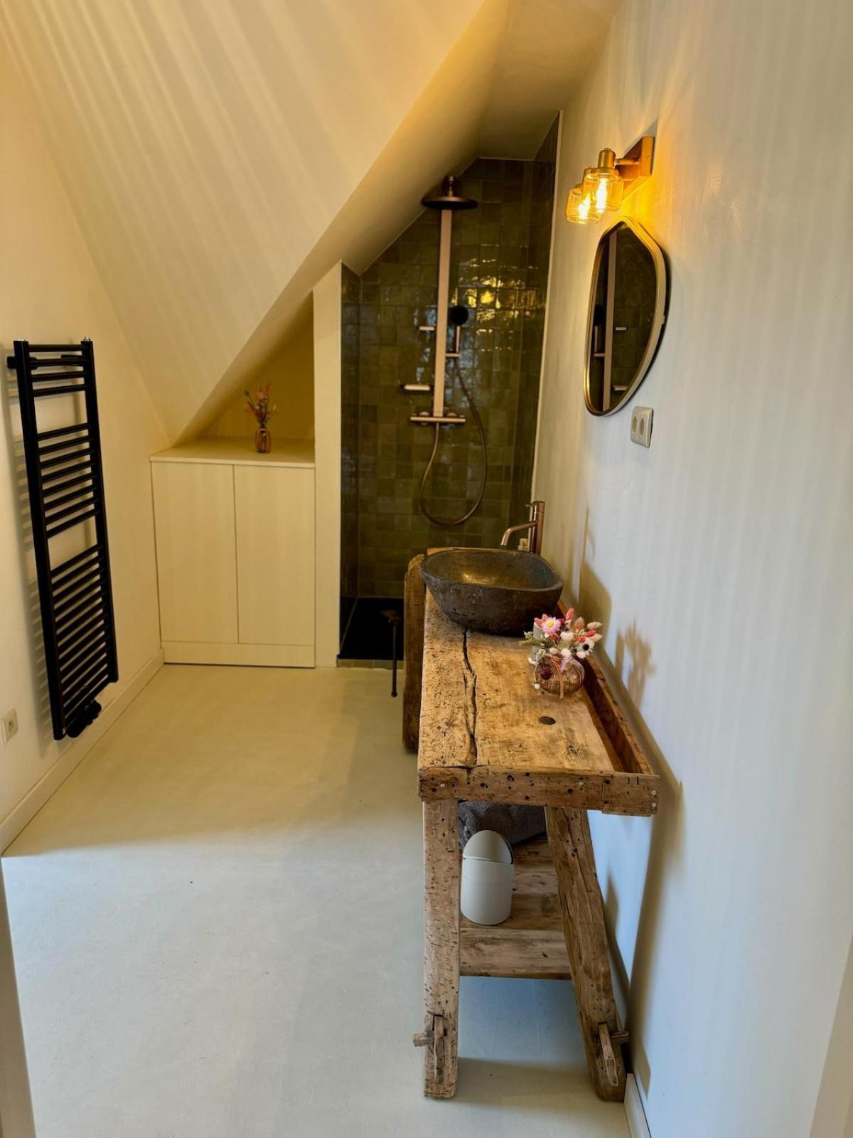 Stylish downtown loft and opposite park