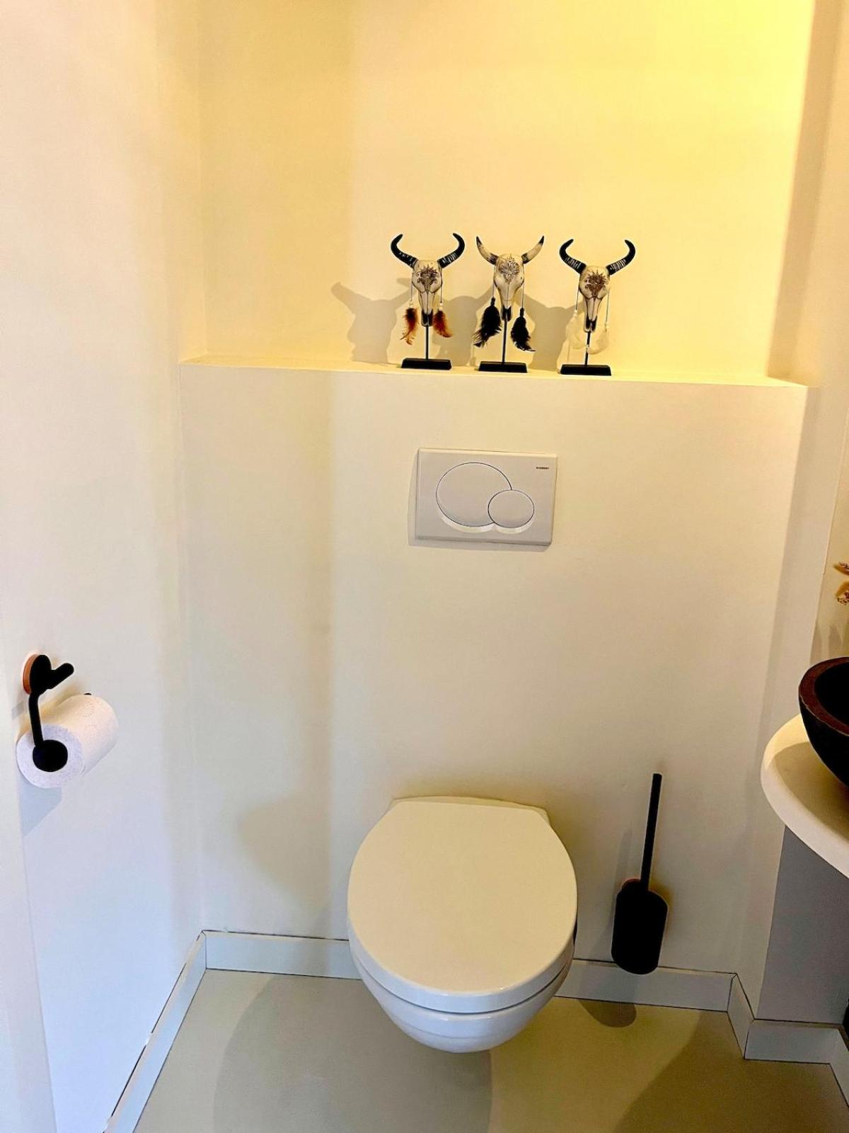 Stylish downtown loft and opposite park