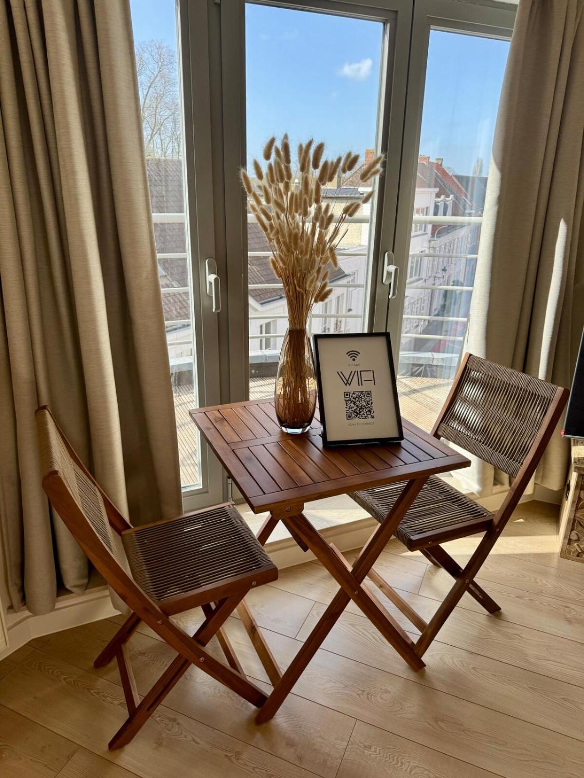 Stylish downtown loft and opposite park