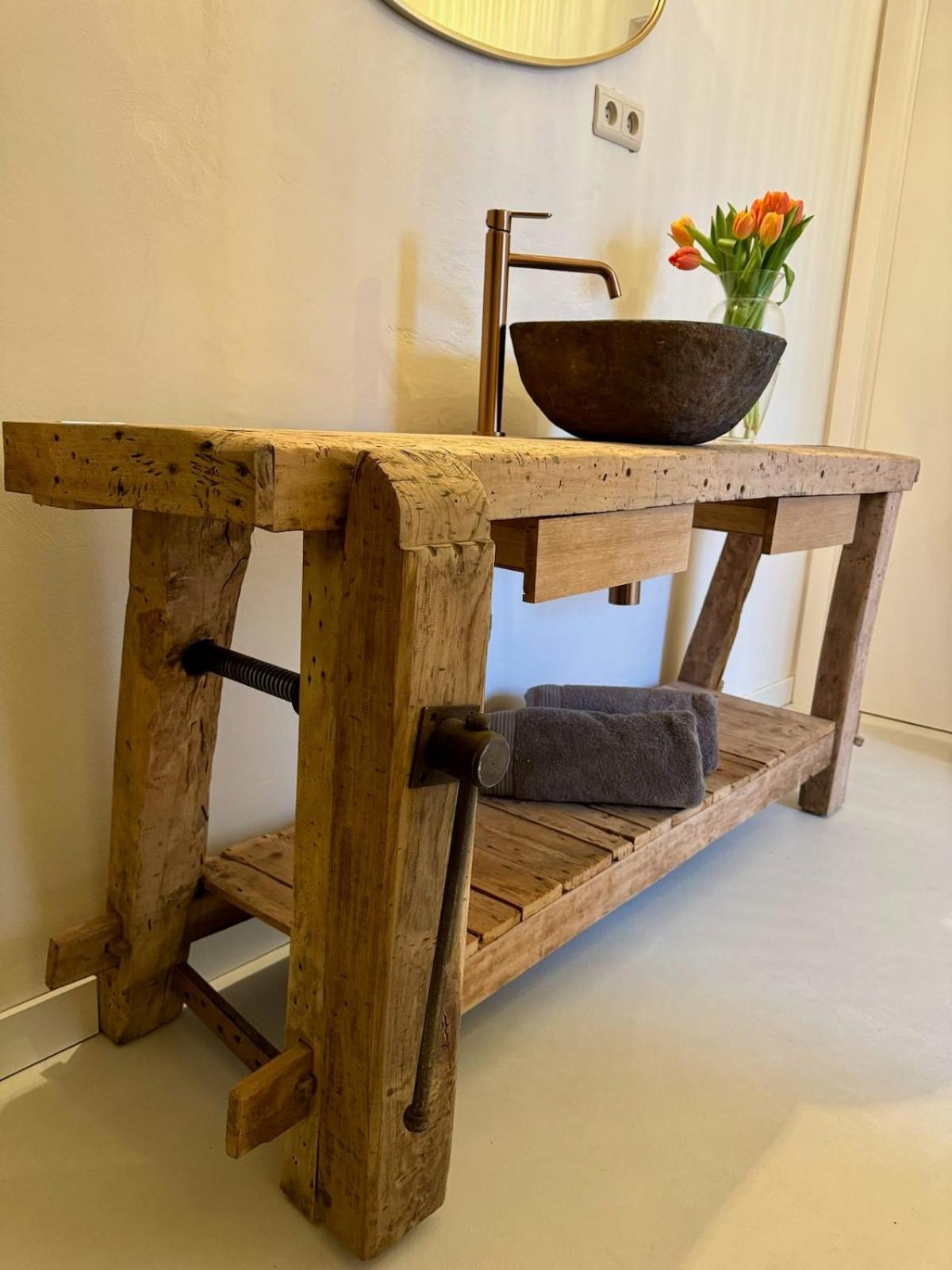 Stylish downtown loft and opposite park