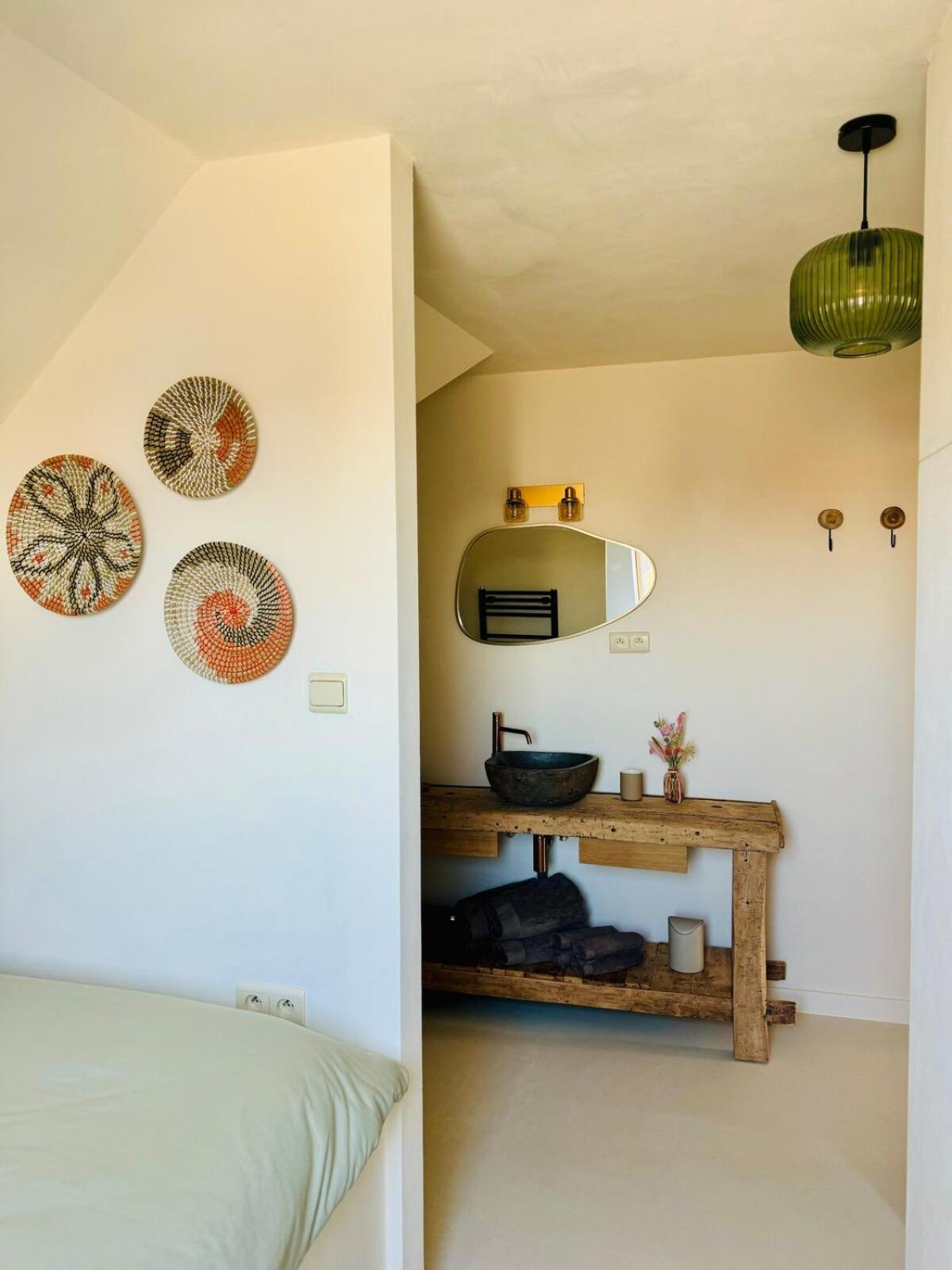 Stylish downtown loft and opposite park