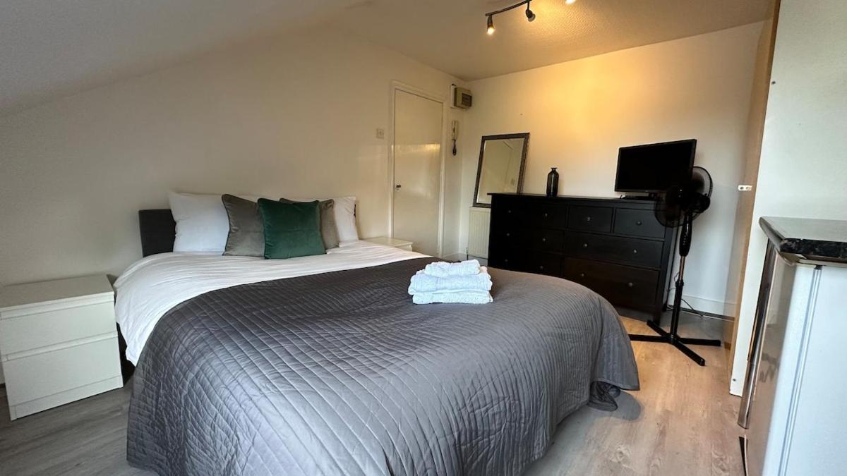 An Economic Studio in the heart of Chiswick - London