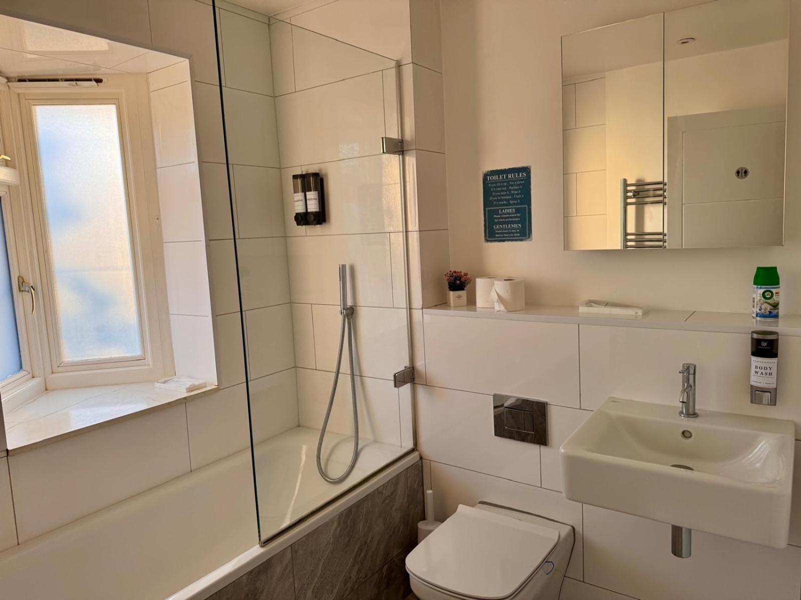 40th Avenue Guest House