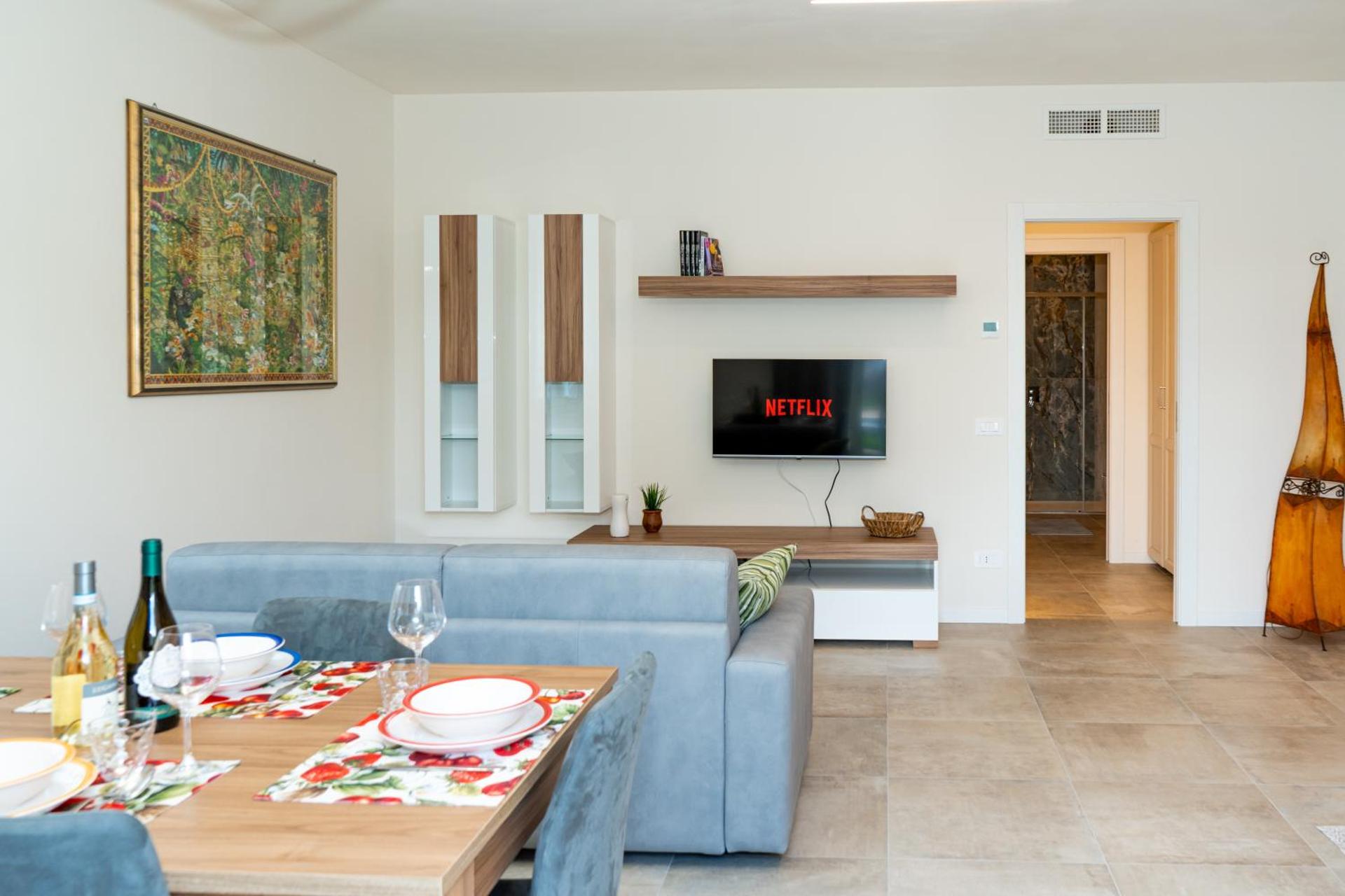 Communal lounge/ TV room