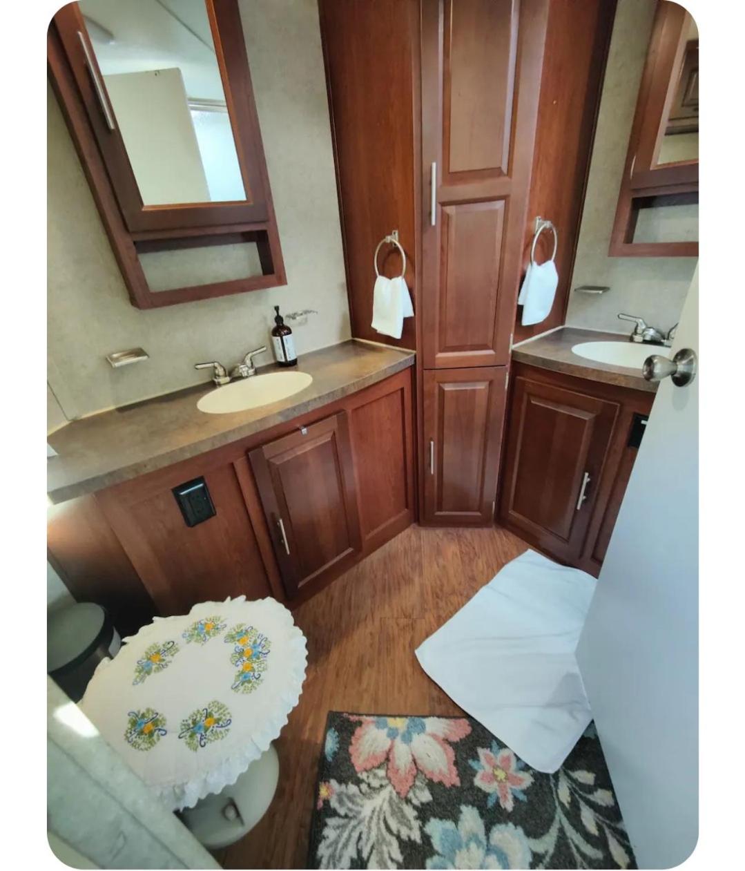 Rooms, RV,Tents in Redwood N&S Park 红木国家公园的房间