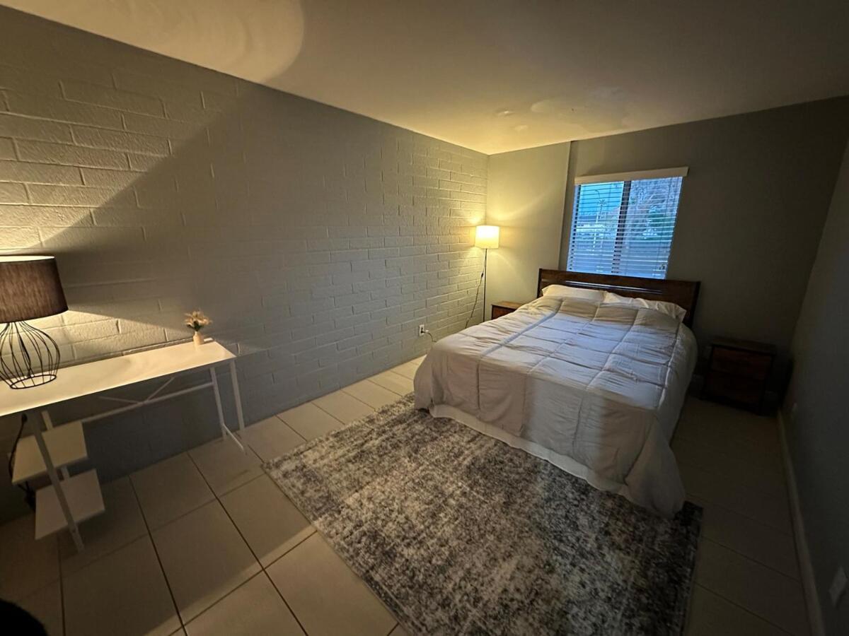 2 Bed 1 Bath Quiet Apartment Central Location in Phoenix