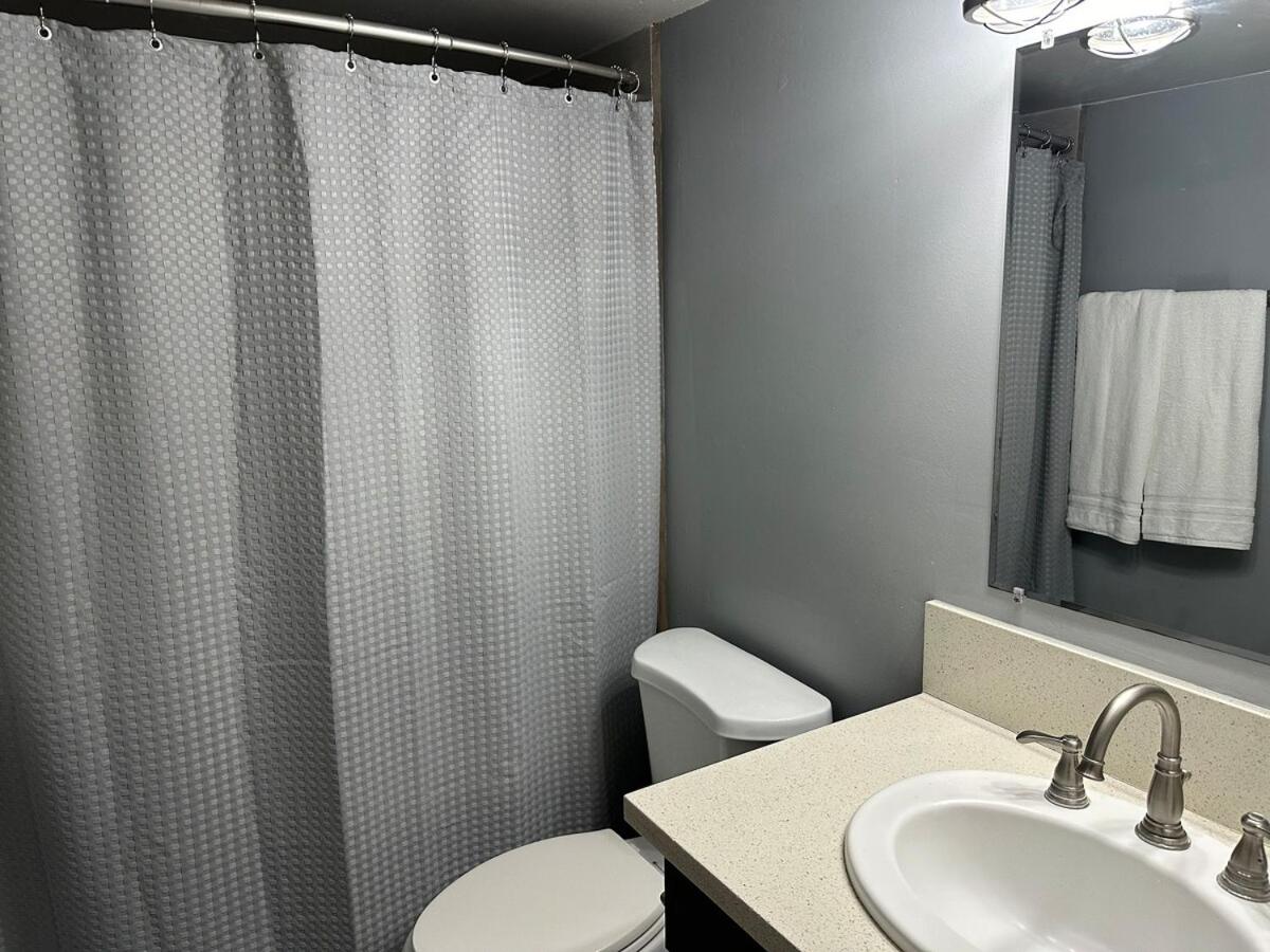 2 Bed 1 Bath Quiet Apartment Central Location in Phoenix