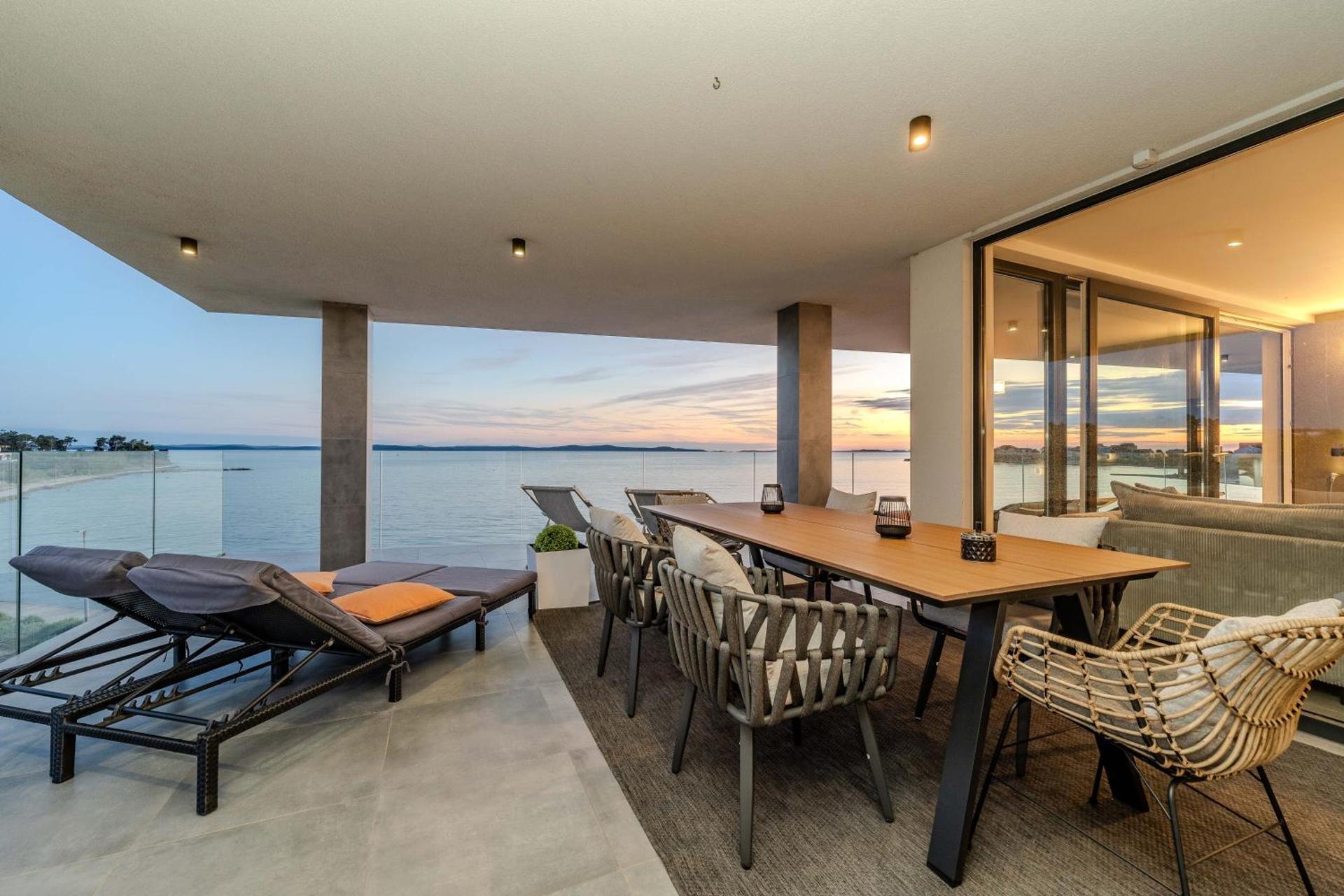 Penthouse Jimmys Beach Privlaka, Wahnsinns Blick und beheiztem Pool