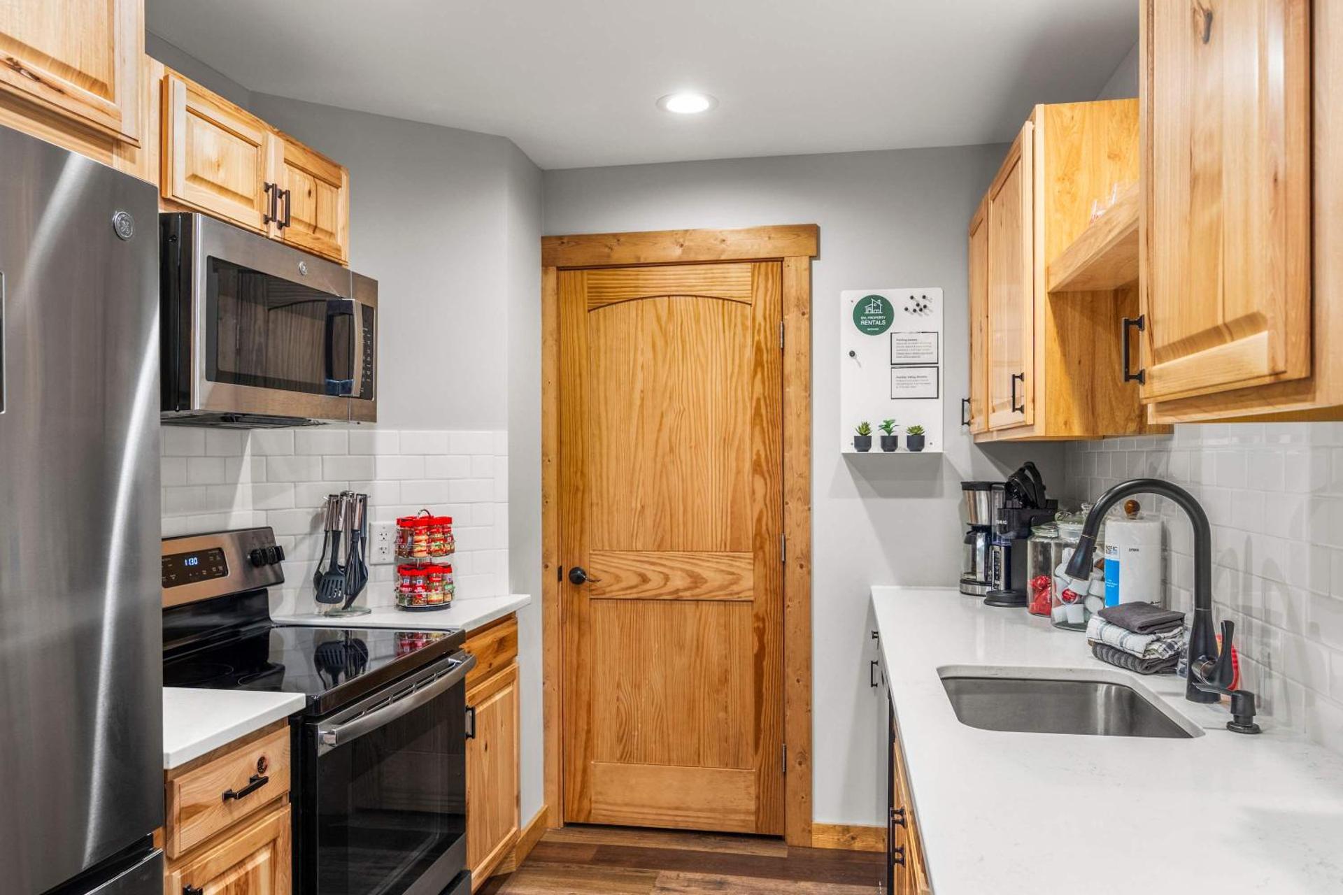 Renovated Ski In Out Condo King Bed Patio Grill