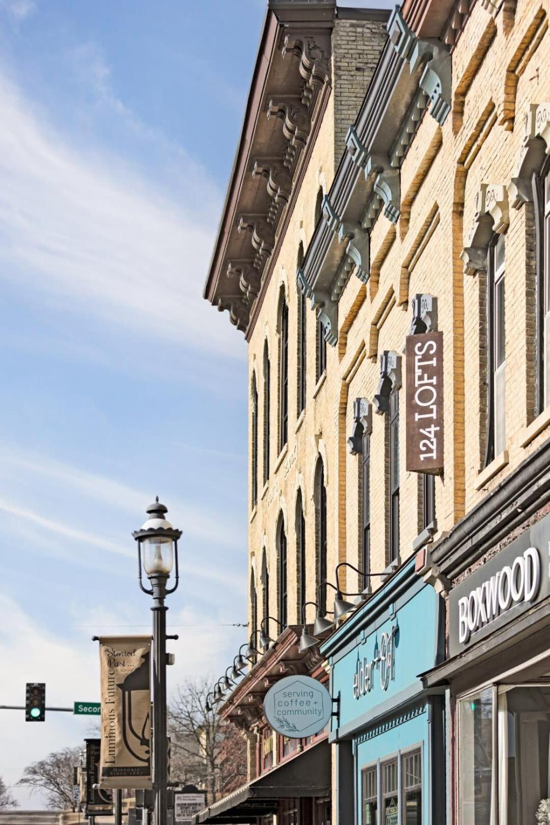 Hip Urban Loft - Small Town Charm - 124 LOFTS #1