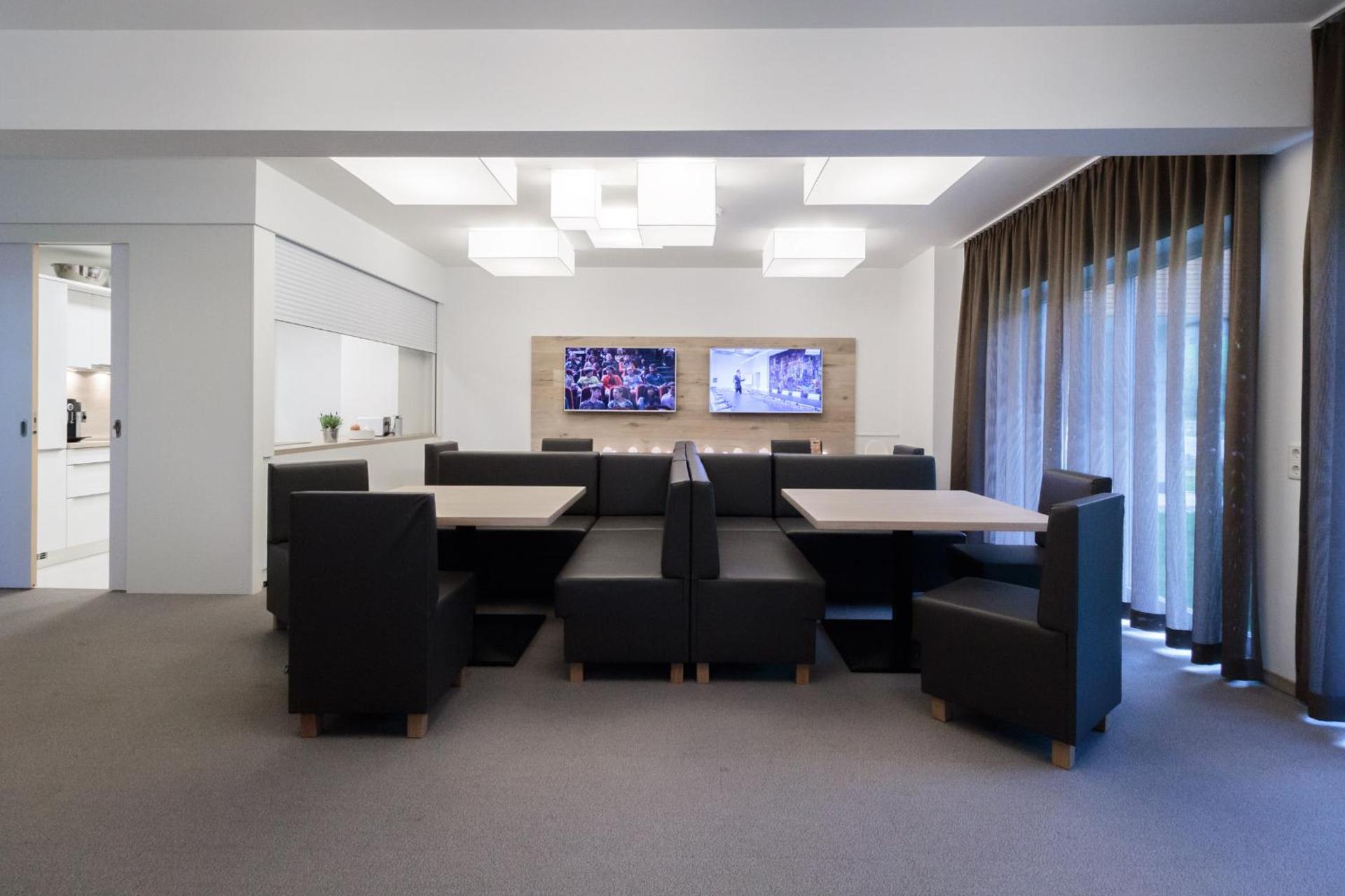 Communal lounge/ TV room