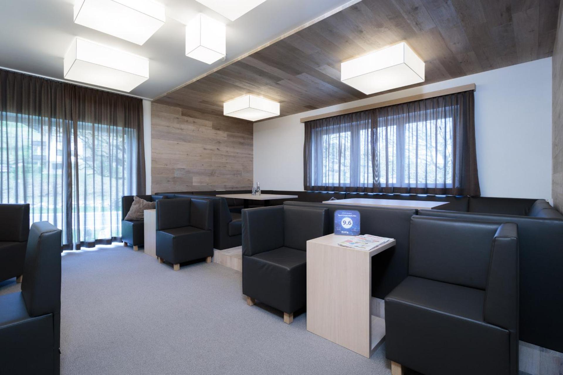 Communal lounge/ TV room