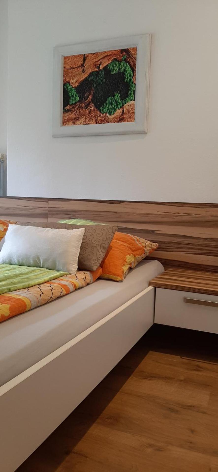 Haus Sieben - Singer Lydia