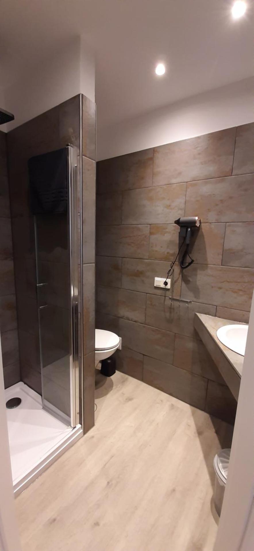 Haus Sieben - Singer Lydia