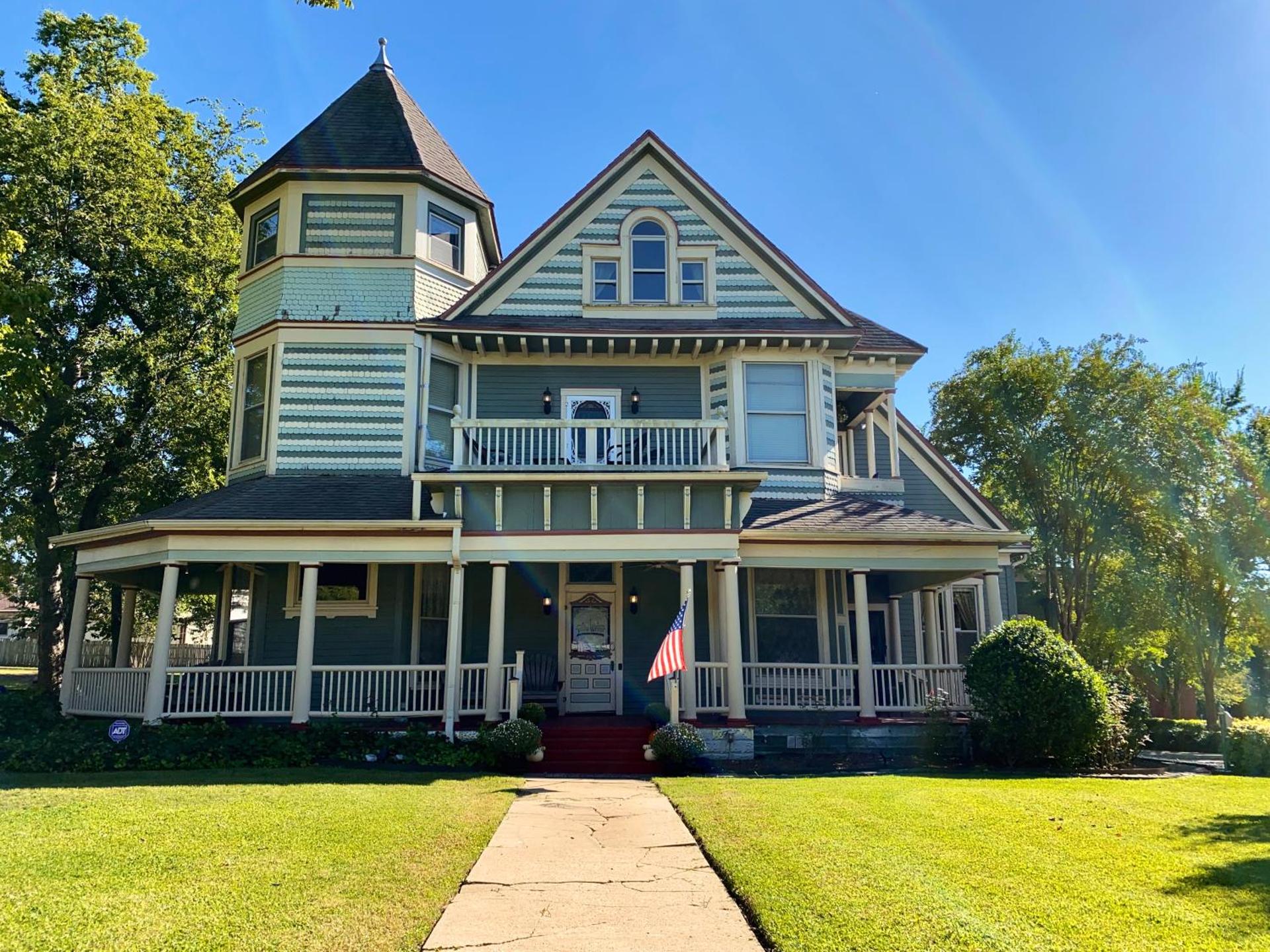 Four Winds Victorian Venue & Suites