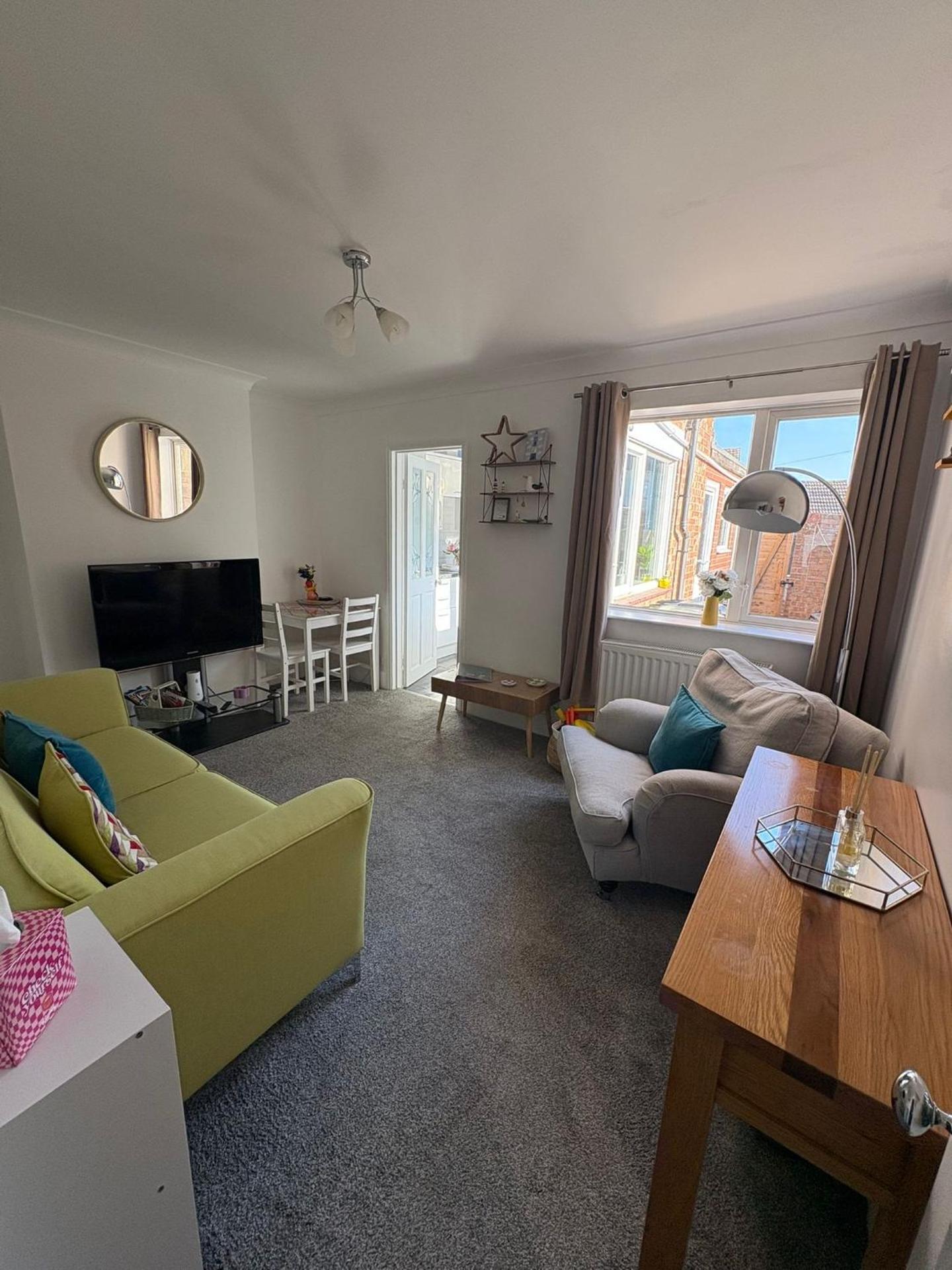 Valeries House 4 Bed 2 Bath close to beach