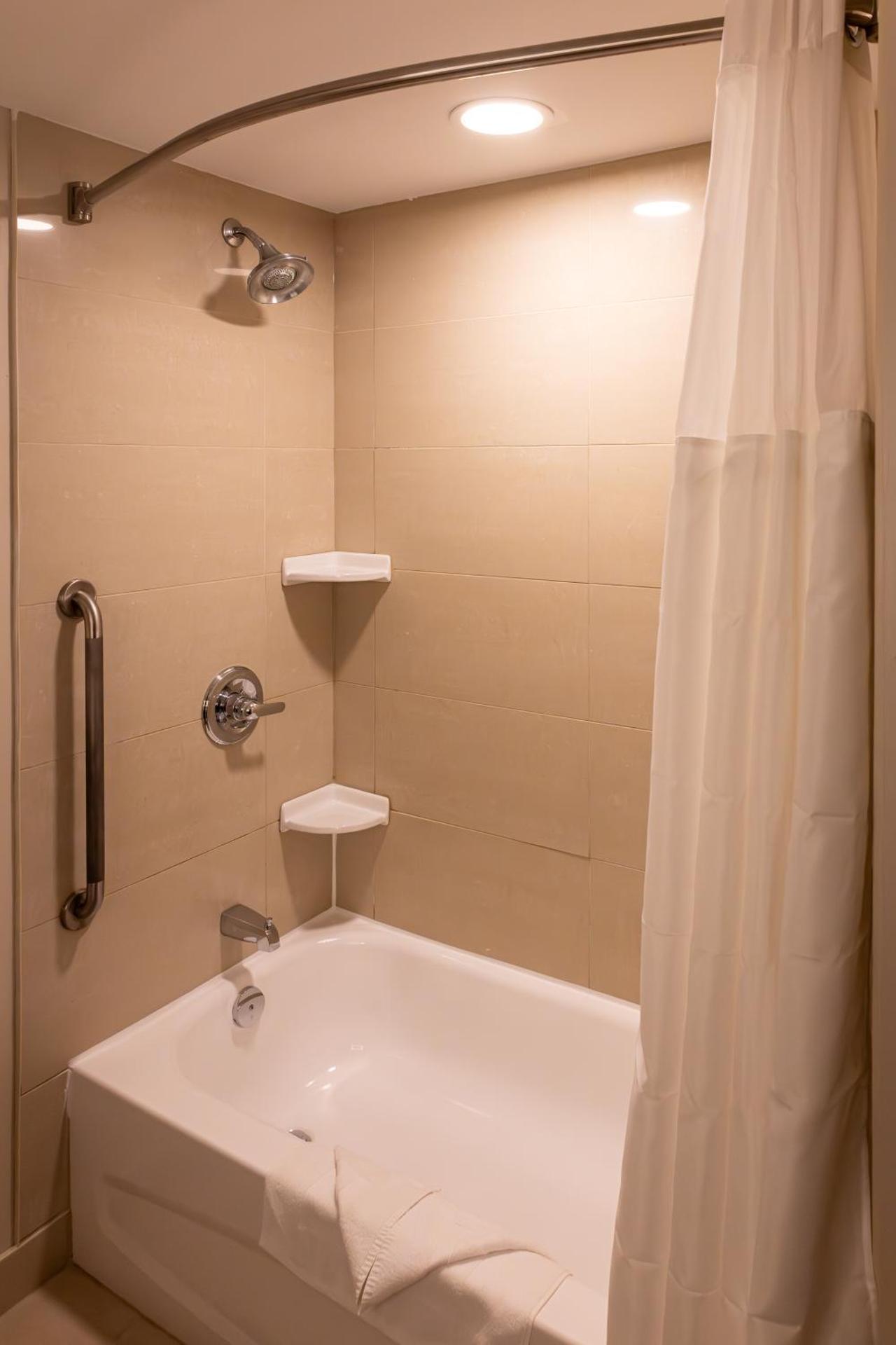 Holiday Inn Express Hotel & Suites Brockville by IHG