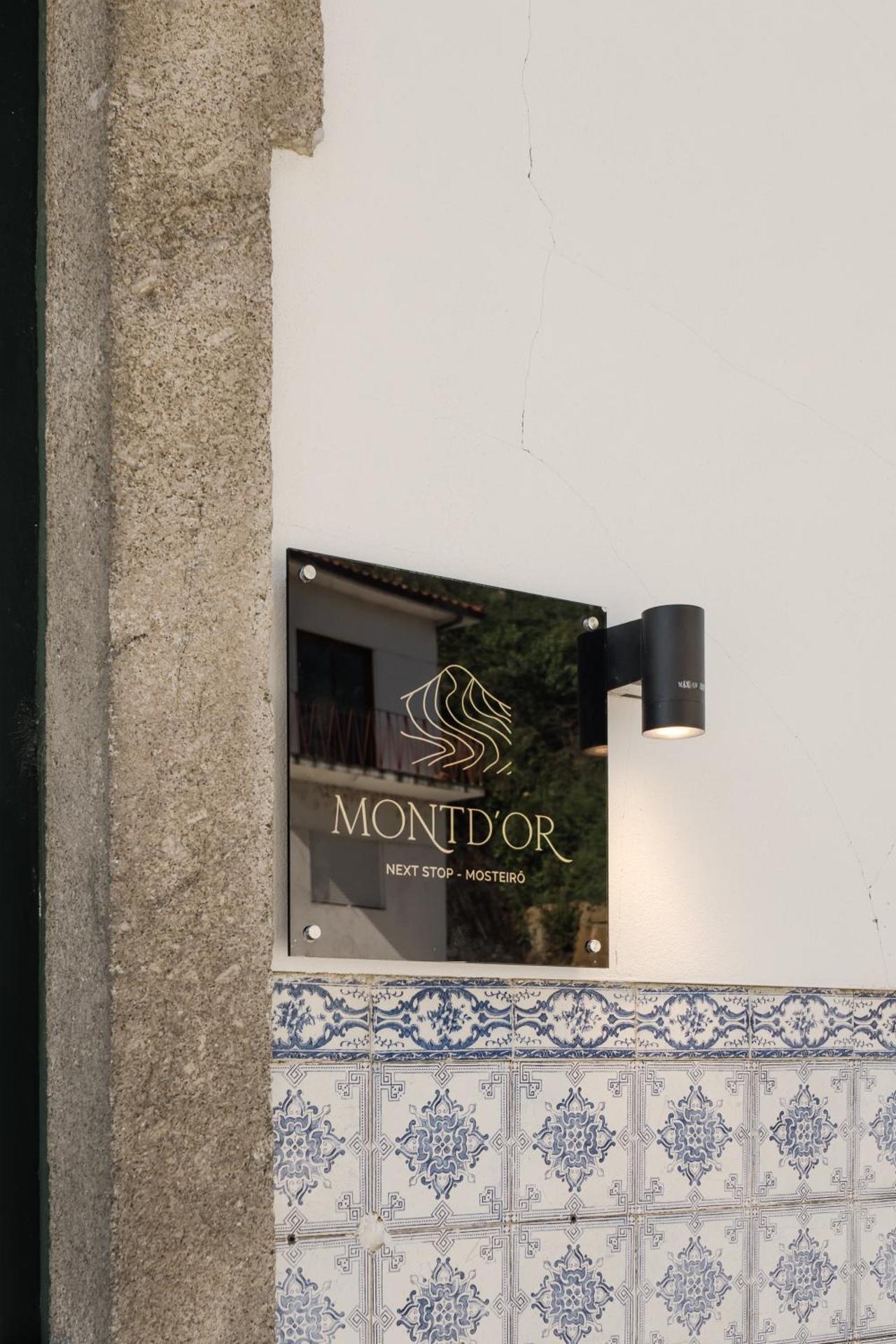 Estação de Mosteirô, Next Stop - by RowdHouses