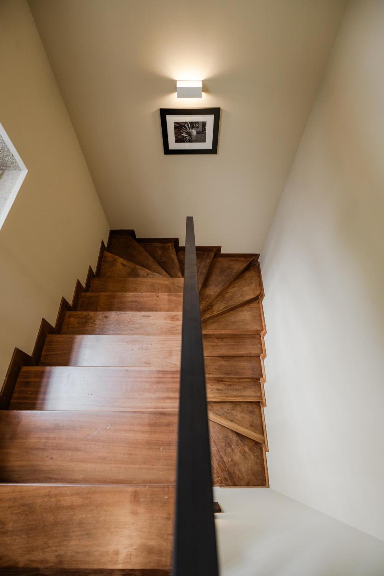 Estação de Mosteirô, Next Stop - by RowdHouses