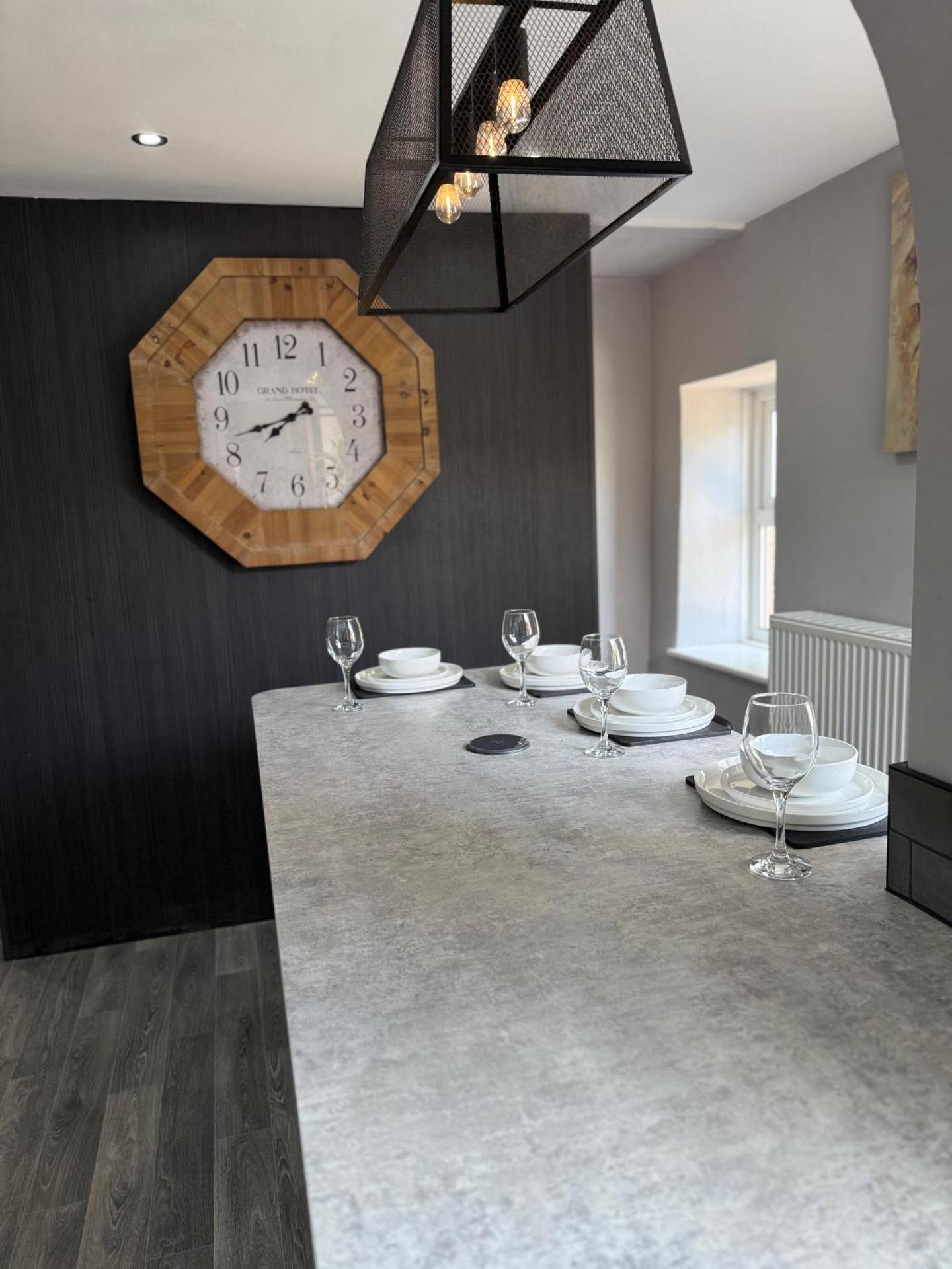 Modern 2 Bedroom Private Detached Cottage