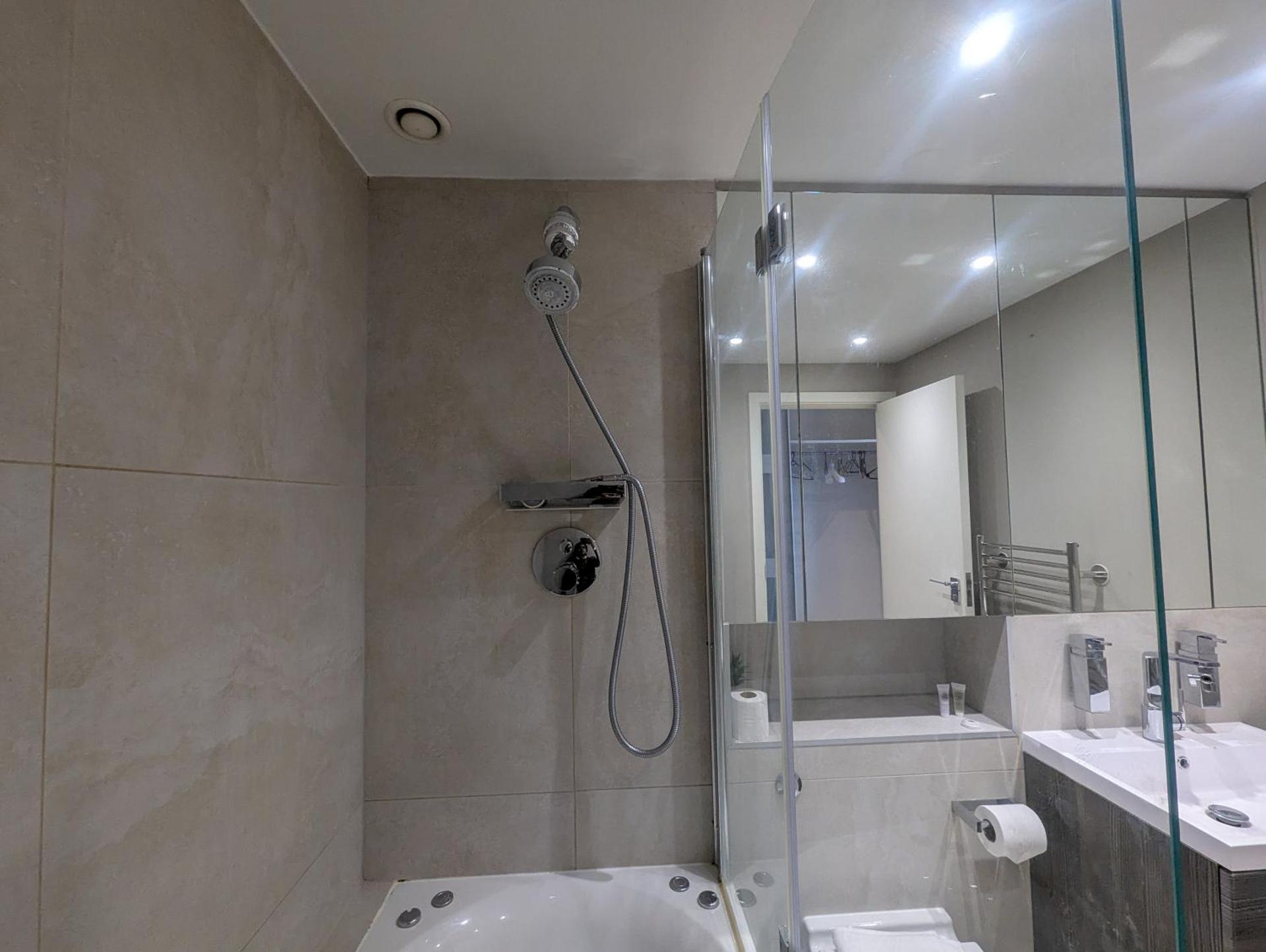 Estatesmen Chelsea Bridge Flat