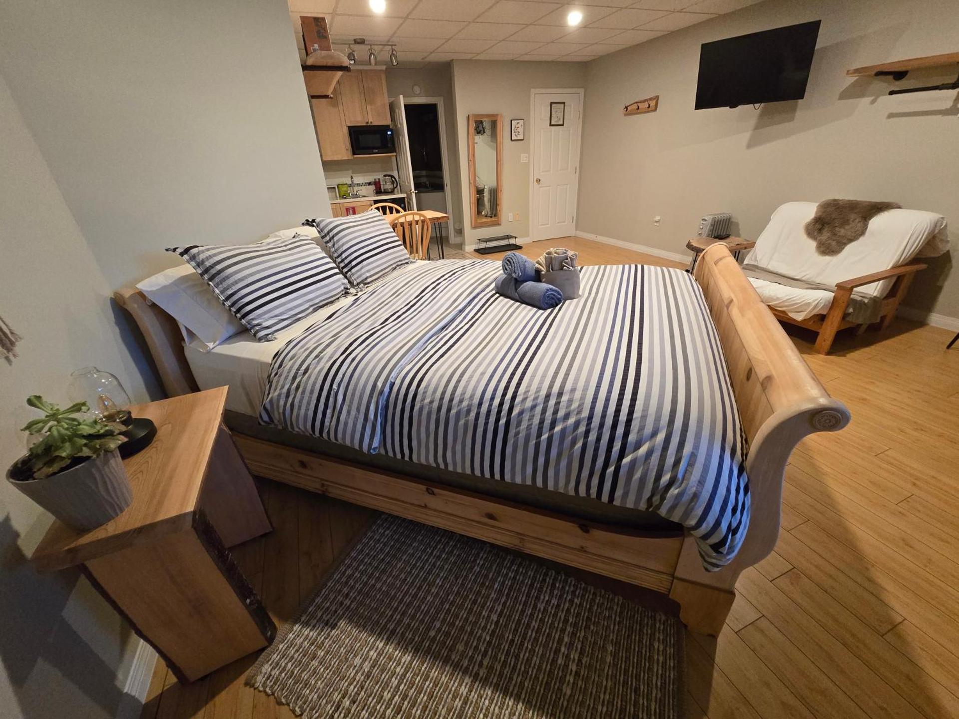 Madeira Park Oceanview Suites