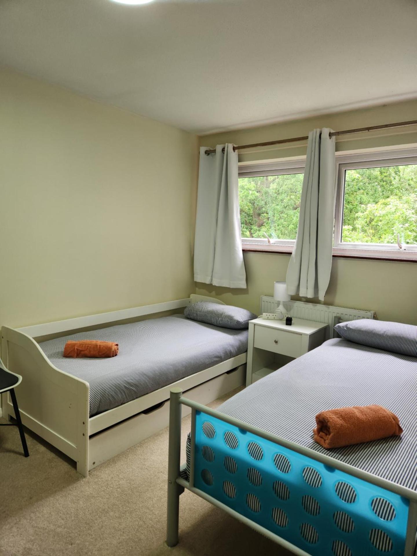 Twin Room in Crawley,Gatwick,West Sussex