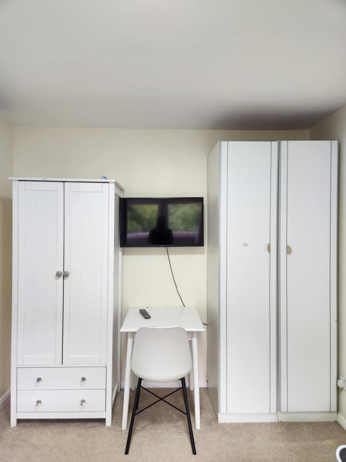 Twin Room in Crawley,Gatwick,West Sussex