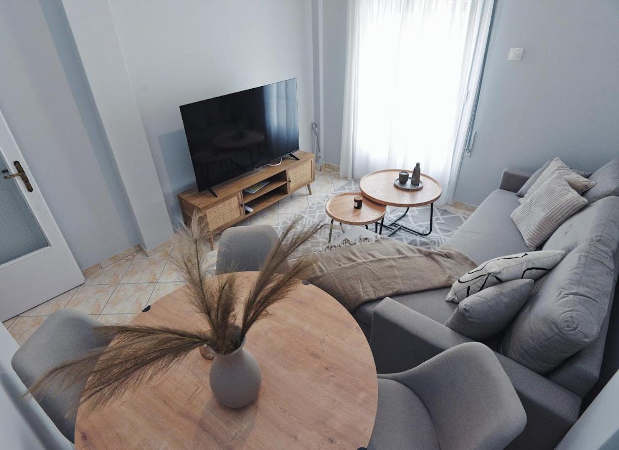 Seren Studio near Victoria Metro-Earthy Tones & Comfort