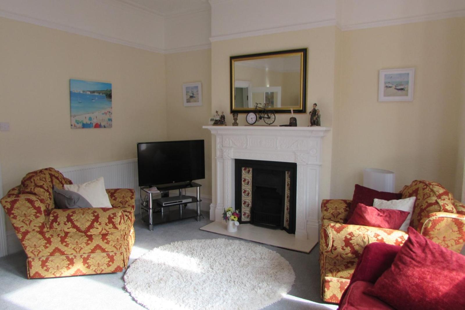 Idyllic Bexhill centre flat above pub