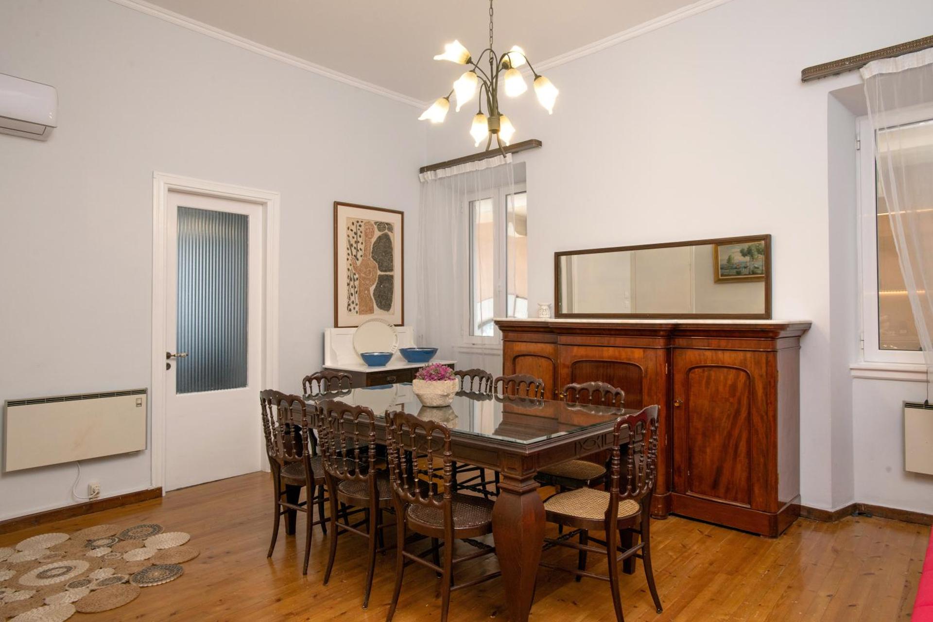 Liston Suites Anastasia