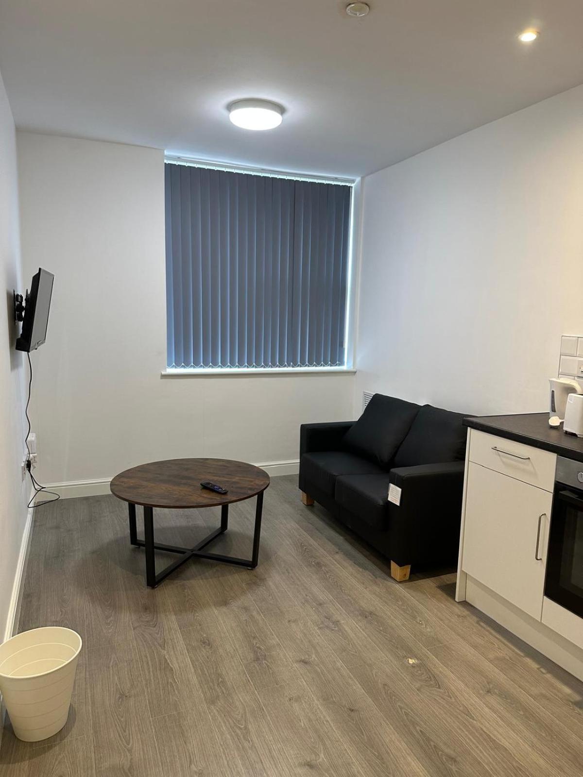 Train Station Aparthotel - Free Wifi, Free Parking