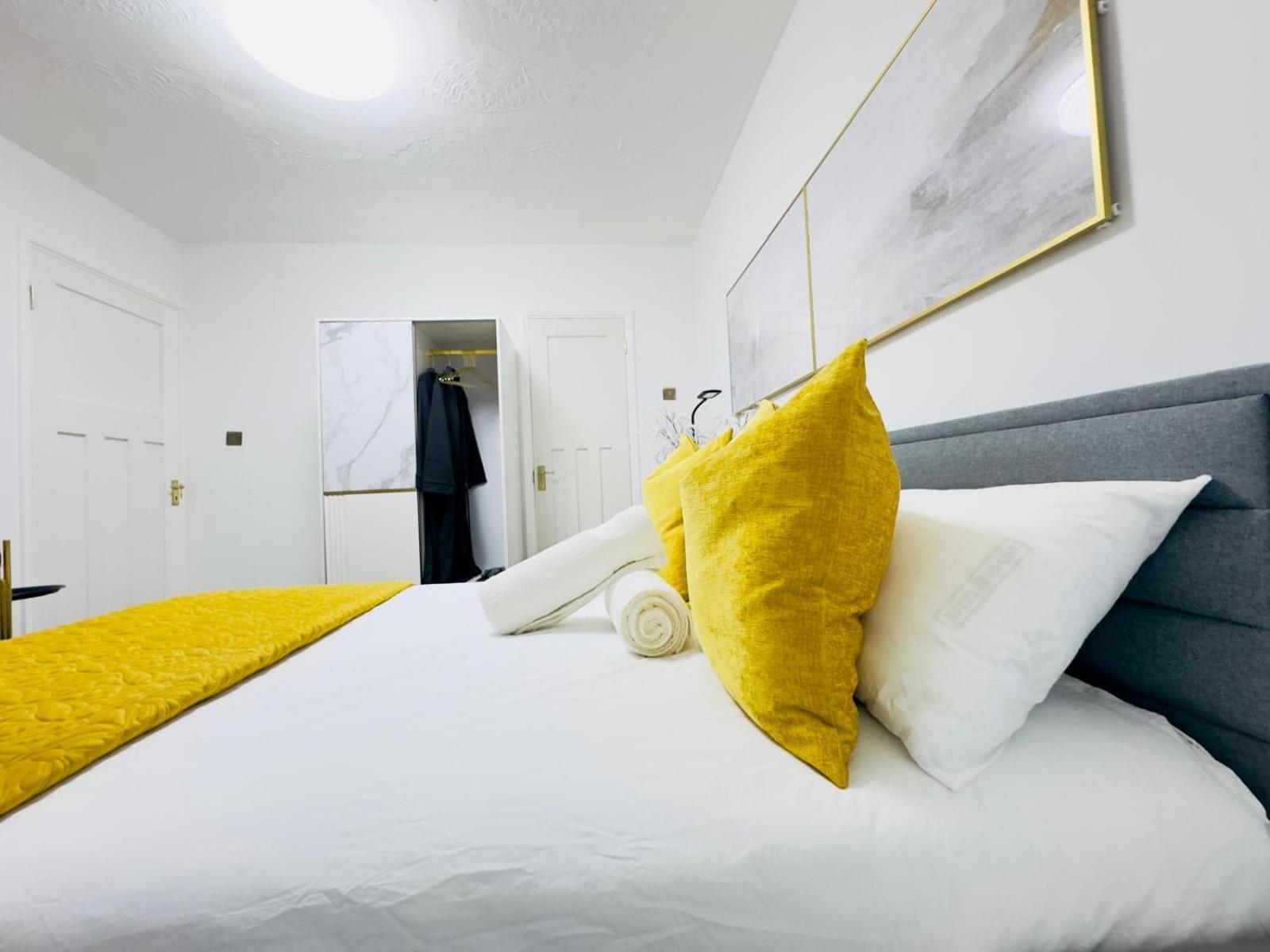 Ensuite Luxury Bedroom In Purfleet