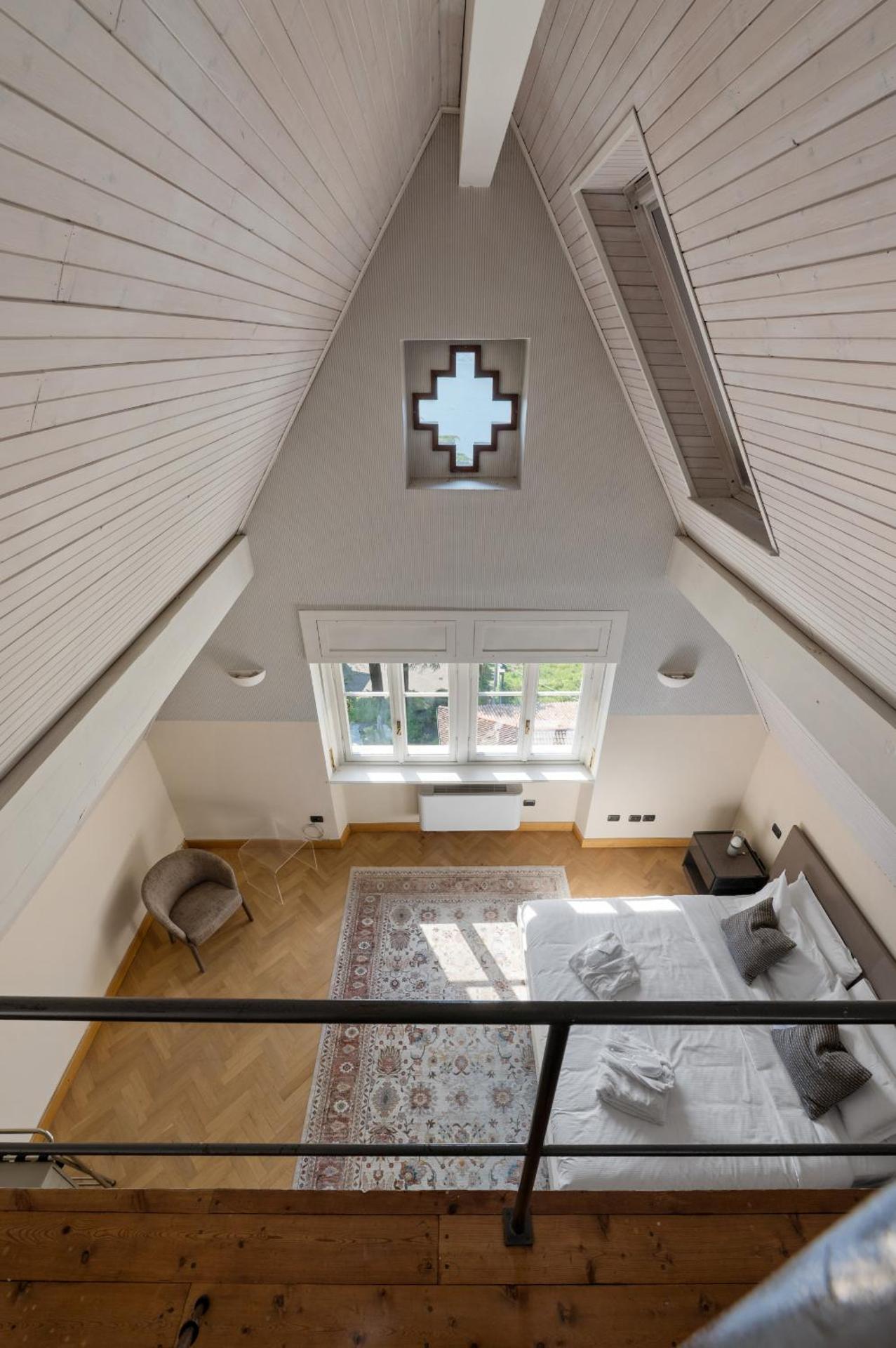 Ruby Como Villa with Lake View By Petra Luxury