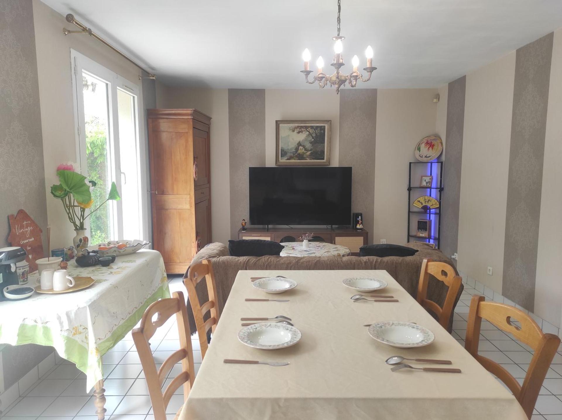 Communal lounge/ TV room