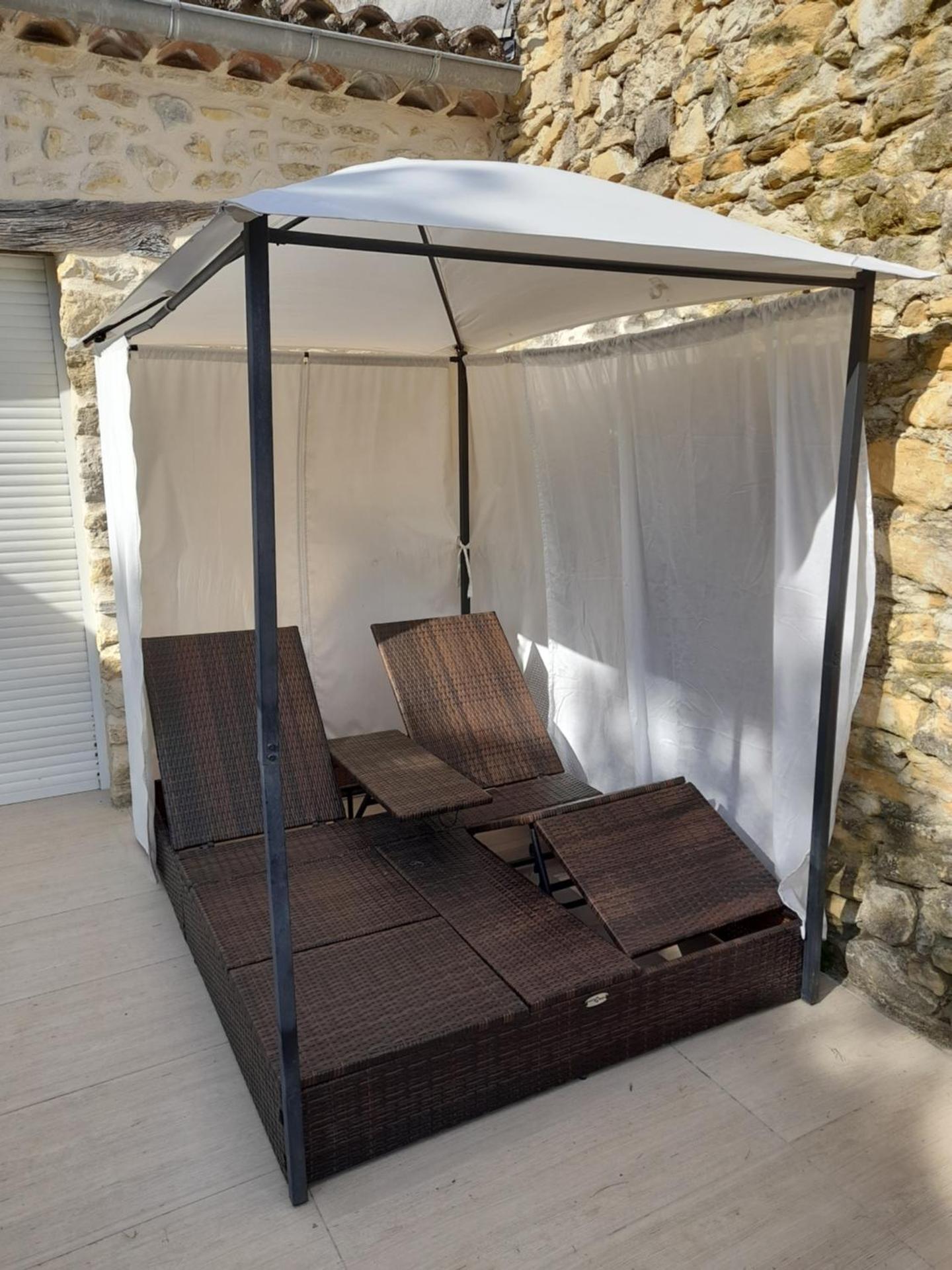 Mas en Pierre "entre Gard et Ardèche" avec jardin